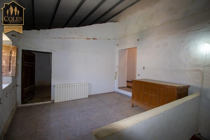 Image No.27-6 Bed Townhouse for sale