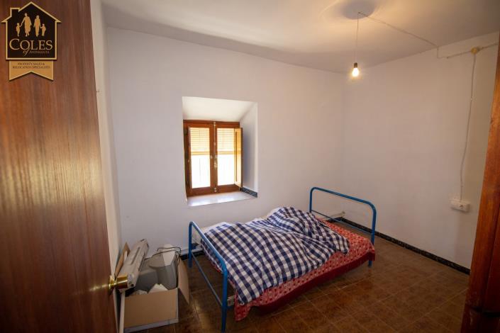 Image No.33-6 Bed Townhouse for sale