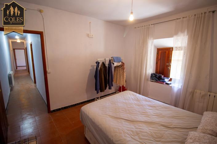 Image No.35-6 Bed Townhouse for sale