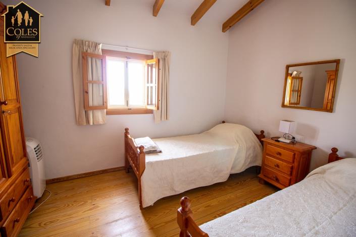 Image No.48-5 Bed Villa / Detached for sale