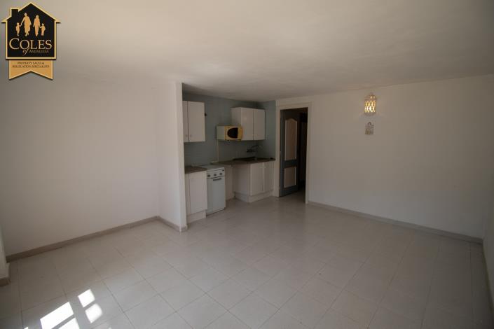 Image No.37-5 Bed Villa / Detached for sale