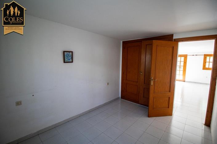 Image No.48-5 Bed Villa / Detached for sale