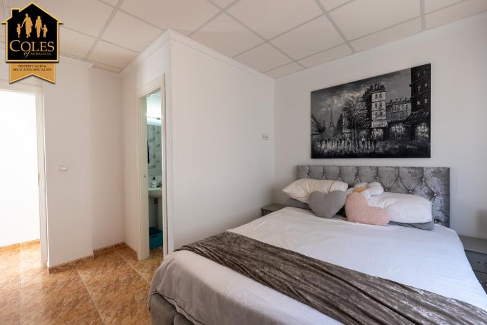 Image No.31-6 Bed Townhouse for sale