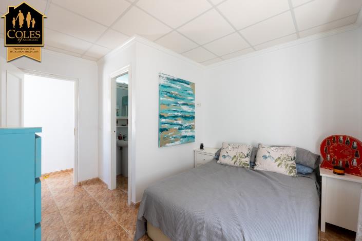 Image No.35-6 Bed Townhouse for sale