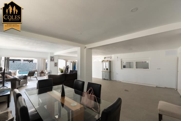 Image No.43-6 Bed Townhouse for sale