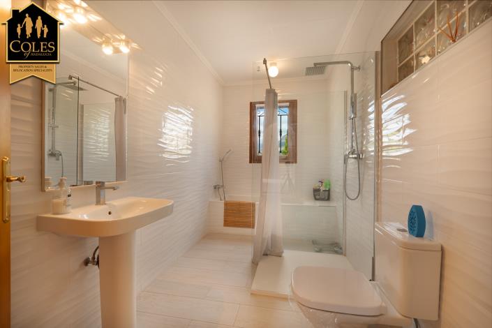 Image No.12-3 Bed Villa / Detached for sale