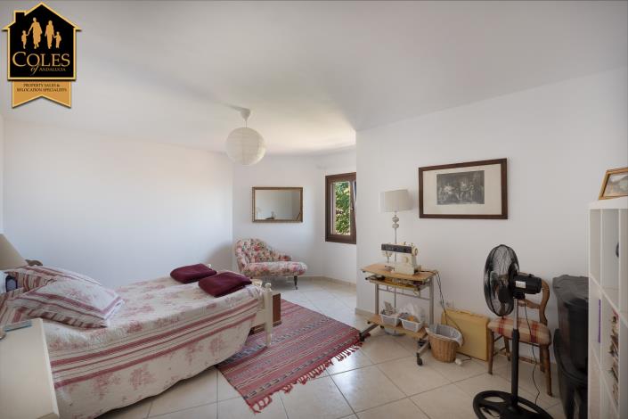 Image No.29-4 Bed Villa / Detached for sale