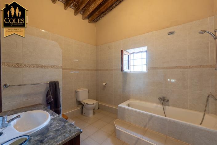 Image No.18-4 Bed Cortijo for sale