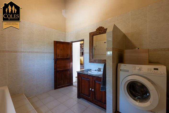 Image No.19-4 Bed Cortijo for sale