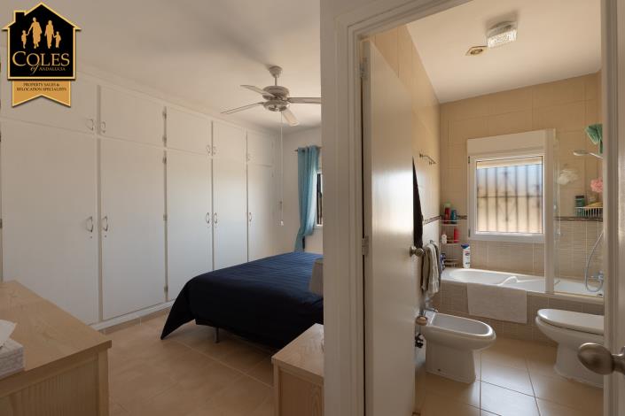 Image No.21-3 Bed Villa / Detached for sale