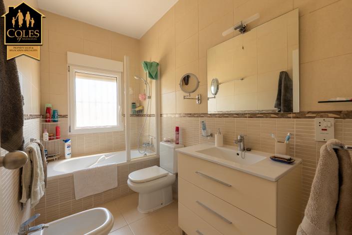 Image No.24-3 Bed Villa / Detached for sale