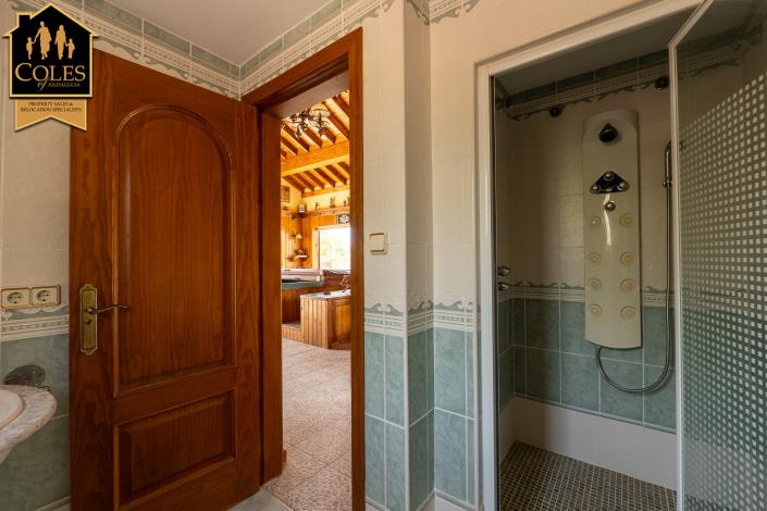 Image No.14-3 Bed Villa / Detached for sale