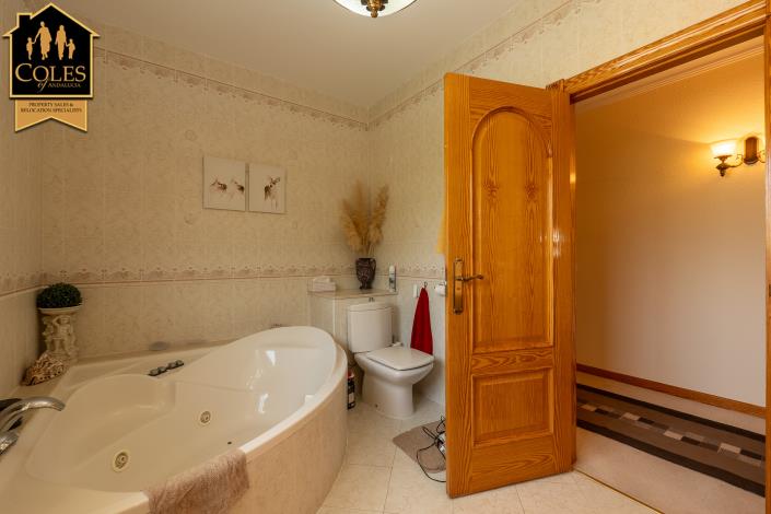 Image No.21-3 Bed Villa / Detached for sale