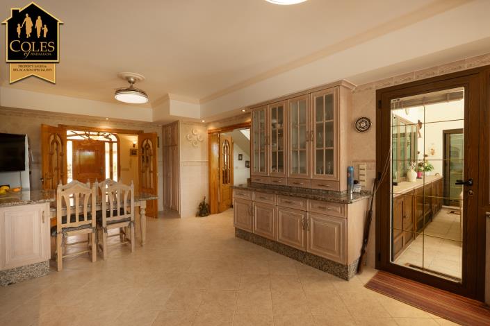 Image No.24-3 Bed Villa / Detached for sale