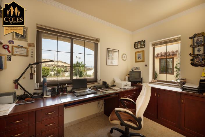 Image No.27-3 Bed Villa / Detached for sale