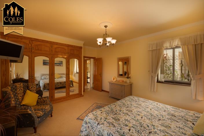 Image No.32-3 Bed Villa / Detached for sale