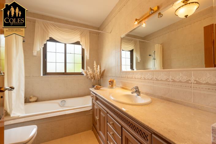 Image No.33-3 Bed Villa / Detached for sale