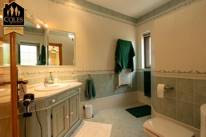 Image No.35-3 Bed Villa / Detached for sale