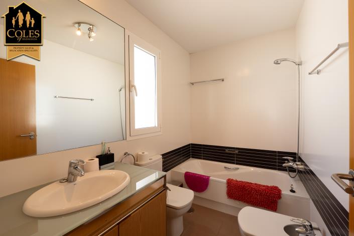 Image No.24-3 Bed Villa / Detached for sale