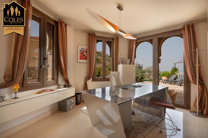 Image No.6-4 Bed Villa / Detached for sale