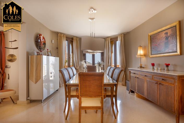 Image No.10-4 Bed Villa / Detached for sale