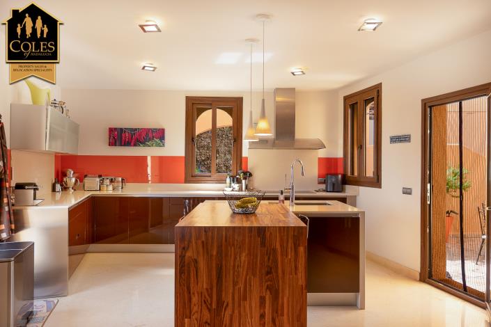 Image No.11-4 Bed Villa / Detached for sale