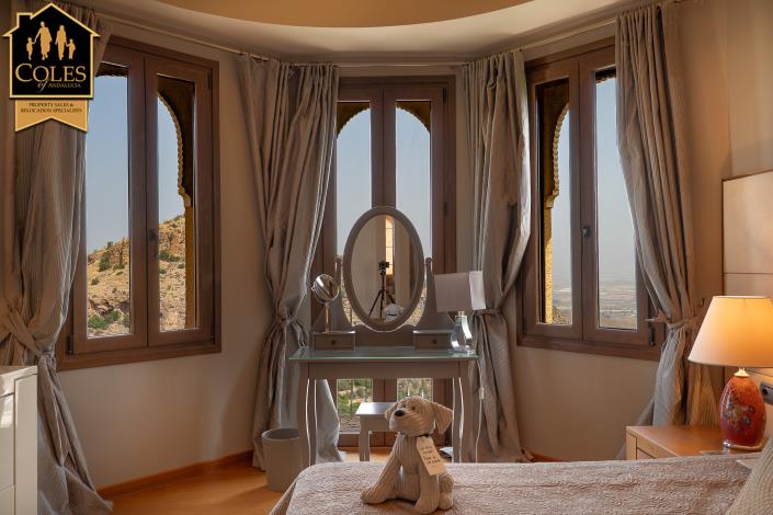 Image No.17-4 Bed Villa / Detached for sale