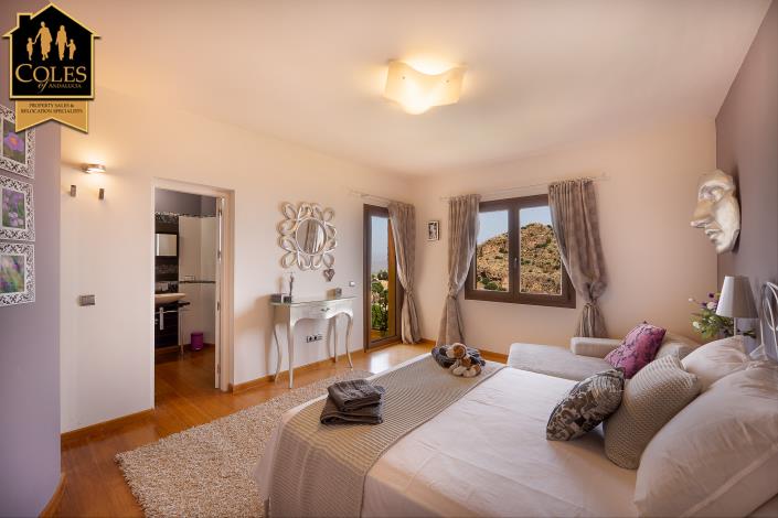 Image No.21-4 Bed Villa / Detached for sale