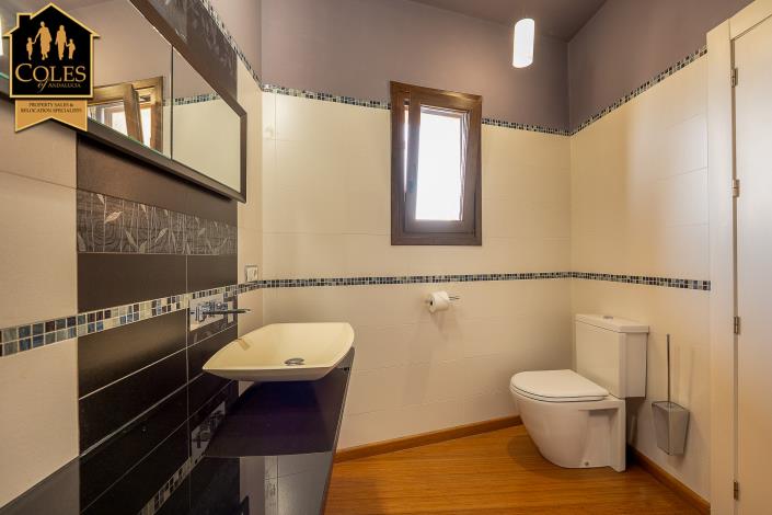 Image No.25-4 Bed Villa / Detached for sale