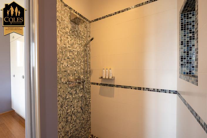 Image No.24-4 Bed Villa / Detached for sale