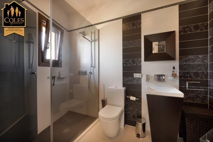 Image No.28-4 Bed Villa / Detached for sale