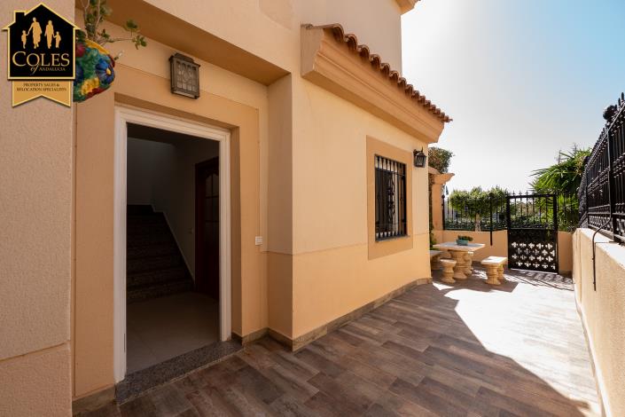 Image No.6-3 Bed Townhouse for sale