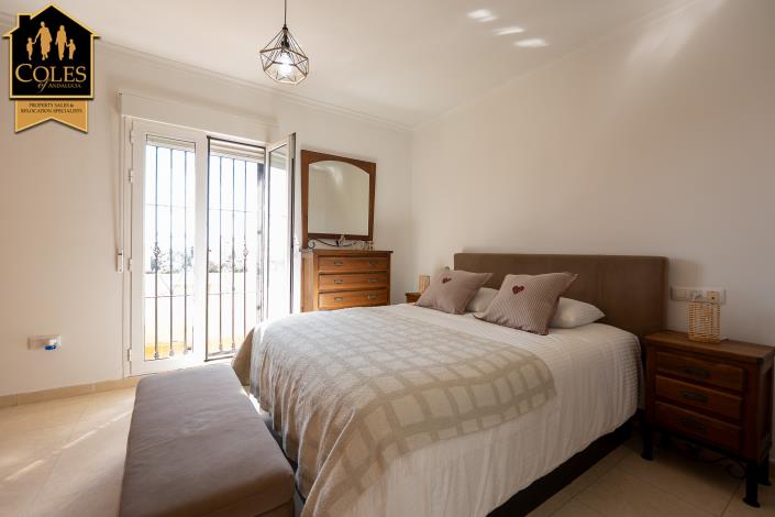 Image No.28-3 Bed Townhouse for sale