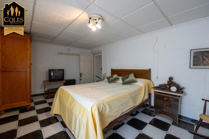 Image No.24-4 Bed Townhouse for sale