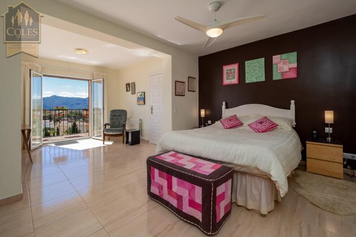 Image No.32-4 Bed Villa / Detached for sale