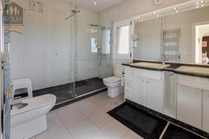 Image No.34-4 Bed Villa / Detached for sale