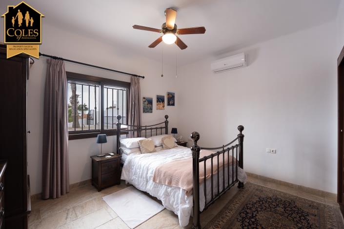 Image No.22-4 Bed Villa / Detached for sale