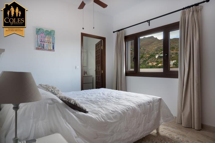 Image No.24-4 Bed Villa / Detached for sale