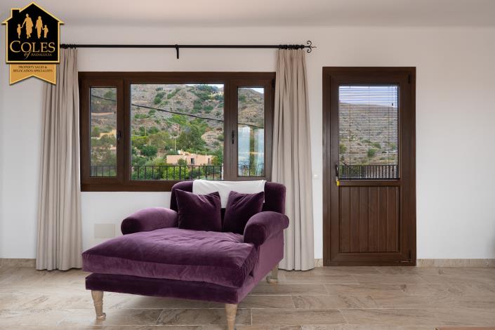 Image No.28-4 Bed Villa / Detached for sale