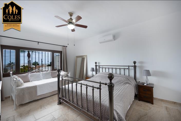 Image No.33-4 Bed Villa / Detached for sale