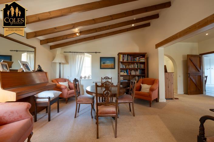 Image No.18-4 Bed Villa / Detached for sale