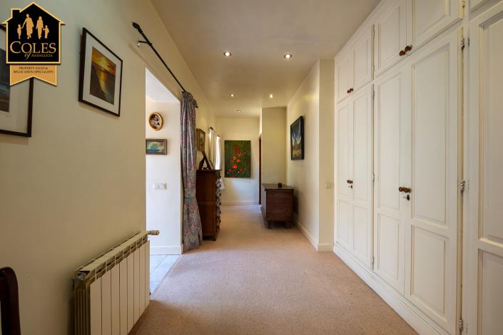 Image No.25-4 Bed Villa / Detached for sale