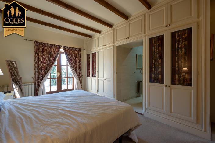 Image No.29-4 Bed Villa / Detached for sale