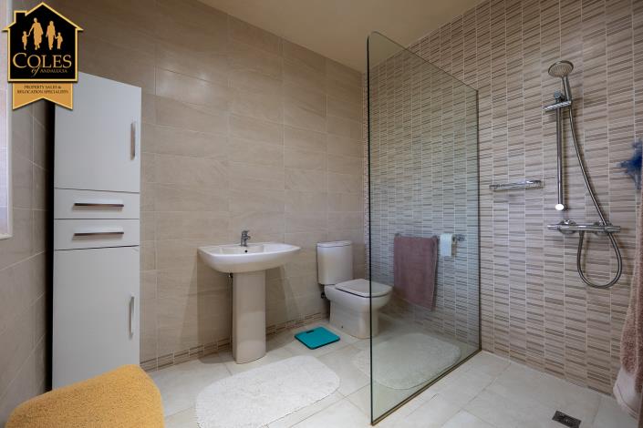 Image No.30-4 Bed Villa / Detached for sale