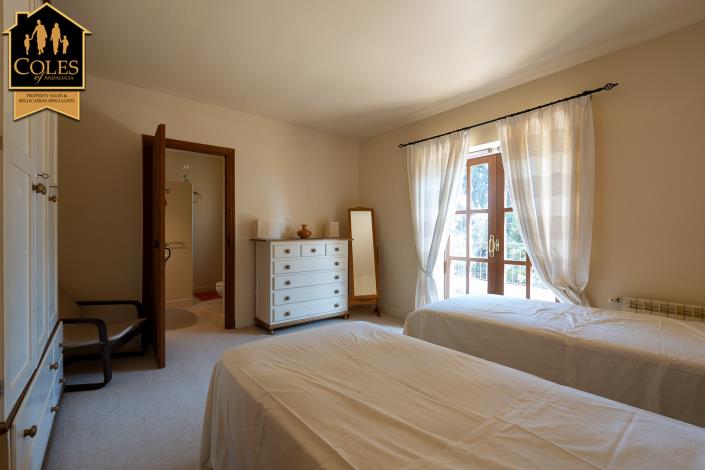 Image No.47-4 Bed Villa / Detached for sale