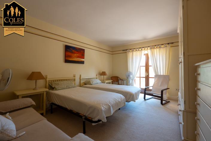 Image No.53-4 Bed Villa / Detached for sale