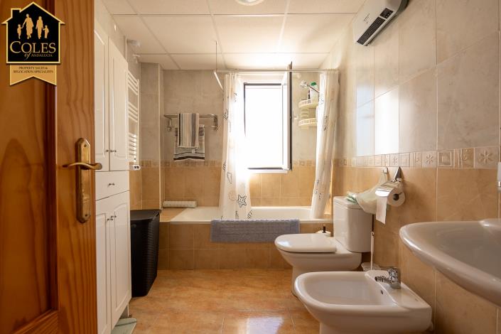 Image No.26-3 Bed Townhouse for sale