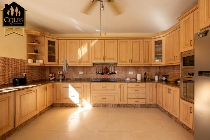 Image No.12-4 Bed Villa / Detached for sale