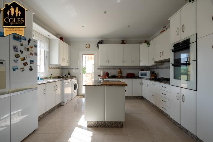 Image No.15-4 Bed Villa / Detached for sale