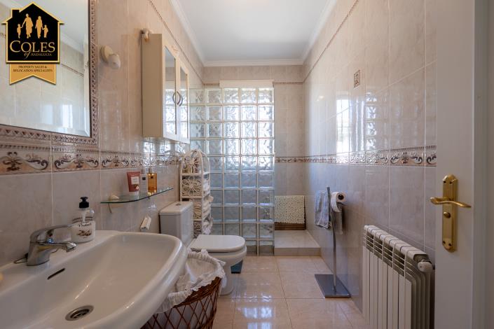 Image No.26-4 Bed Villa / Detached for sale